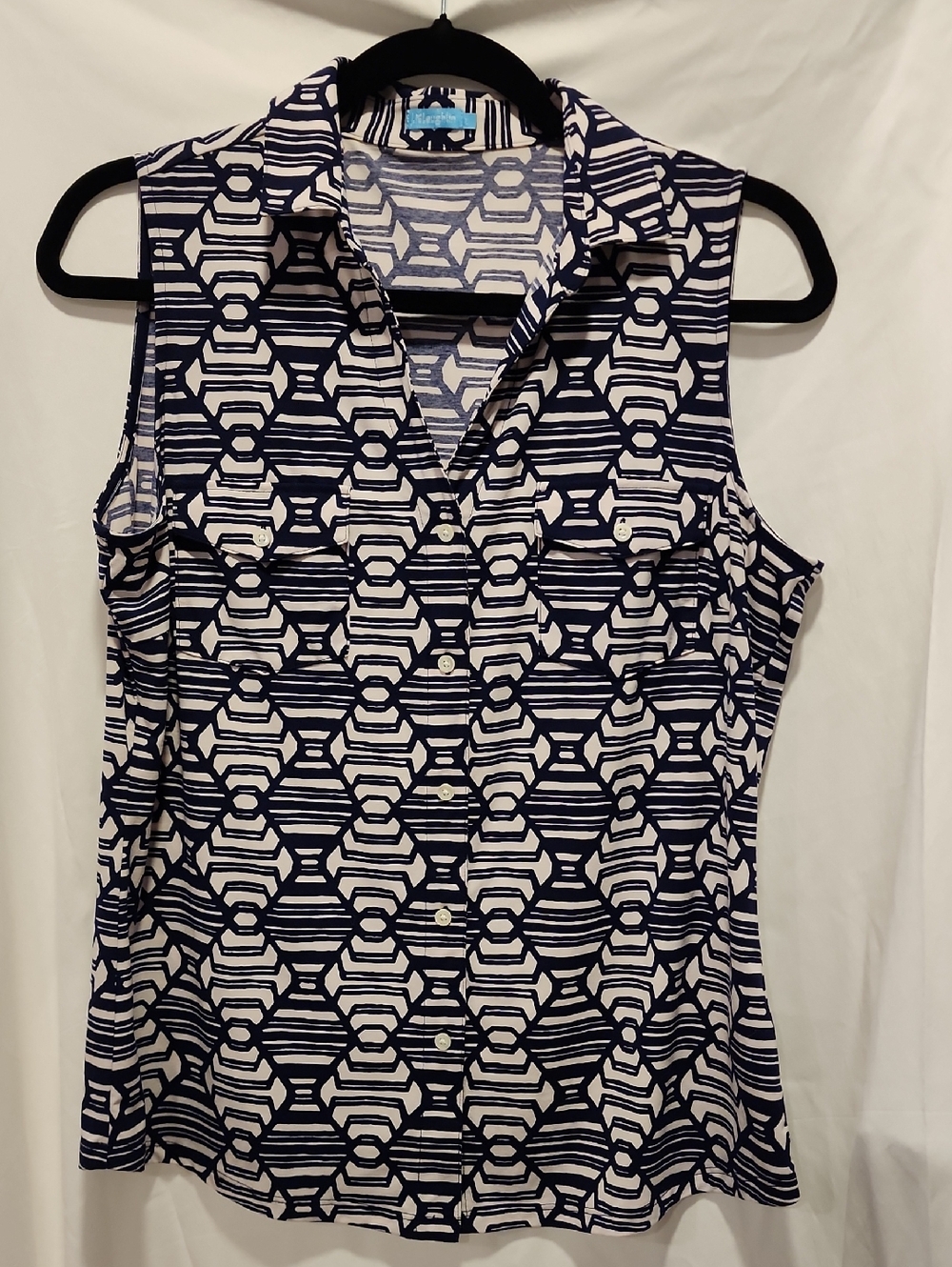 J. McLaughlin Navy and White Geometric Sleeveless Button-Down Top Cool And Comfy